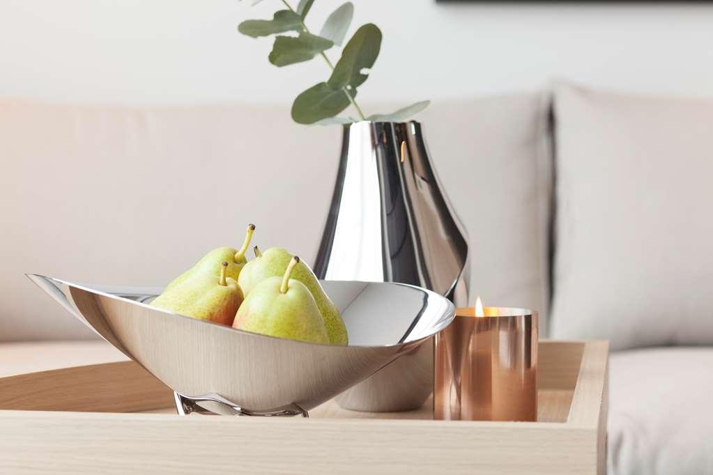 One Global Resorts Green Square Sydney Ruang foto Vases and bowls