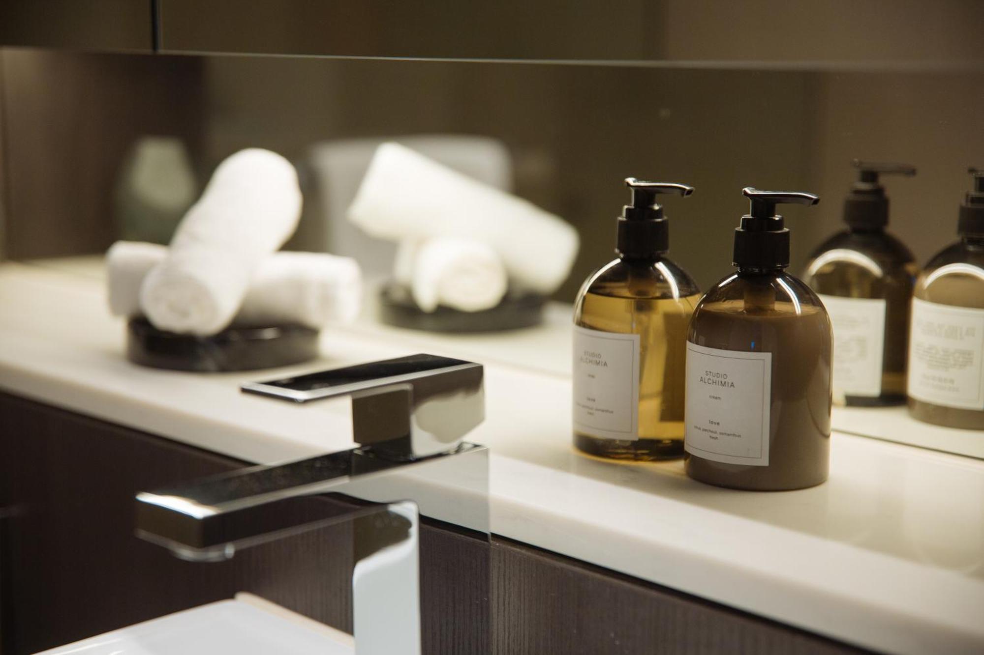 One Global Resorts Green Square Sydney Bagian luar foto Soap dispensers
